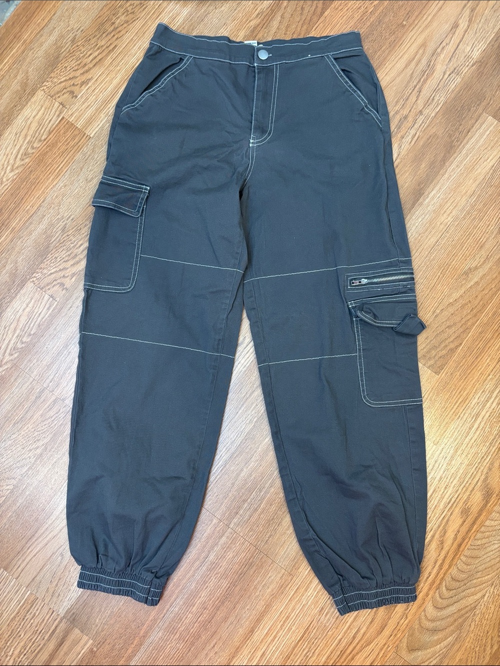 Rachel Paige gray cotton blend cargo pants. Size M.